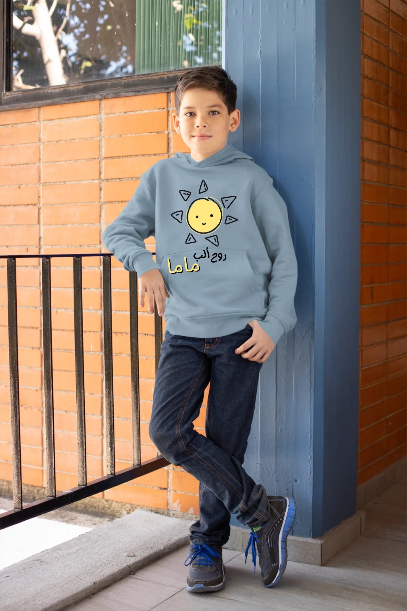 hoodie-mockup-of-a-kid-leaning-on-a-fence-24839