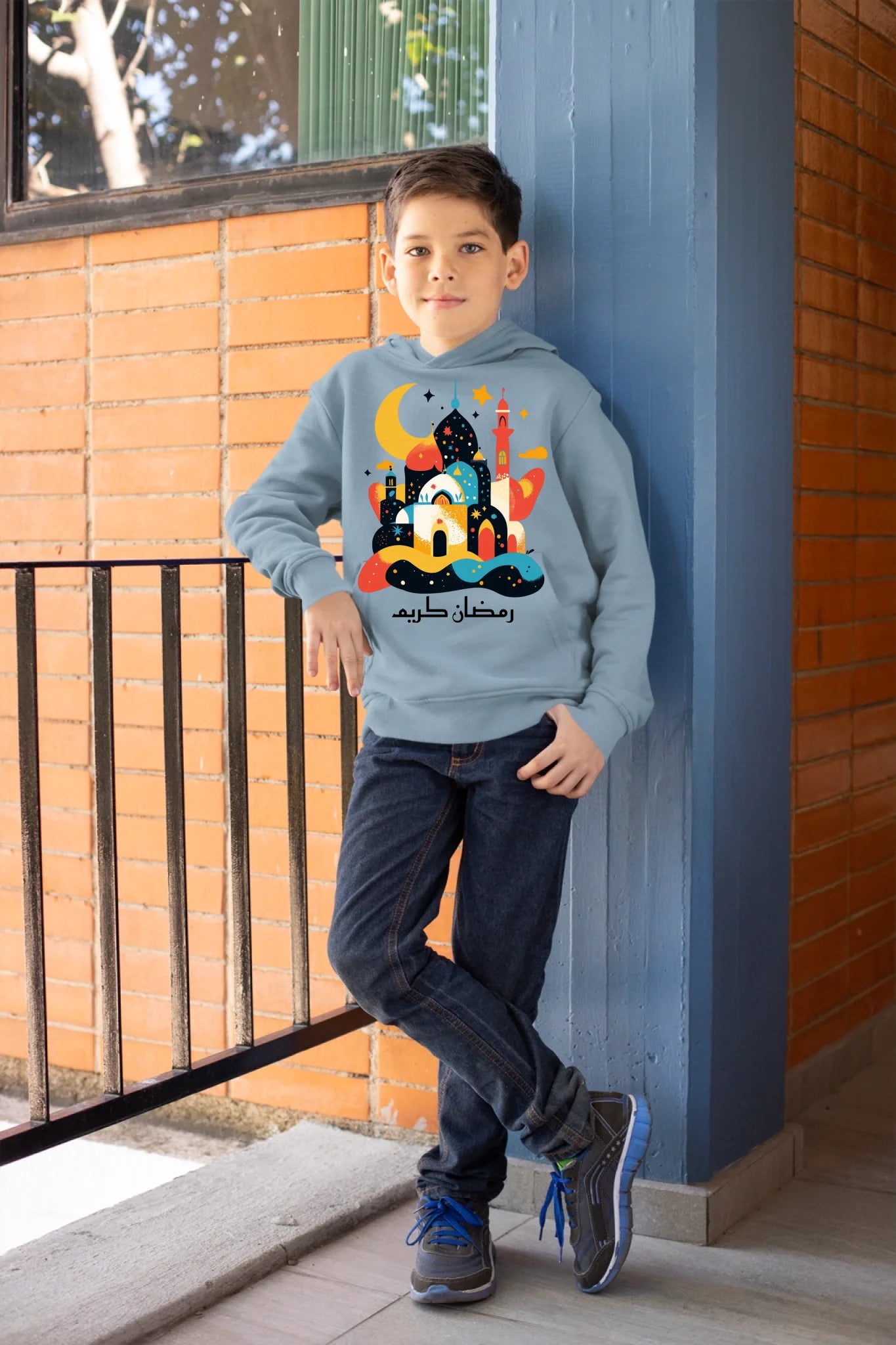 hoodie-mockup-of-a-kid-leaning-on-a-fence-24839
